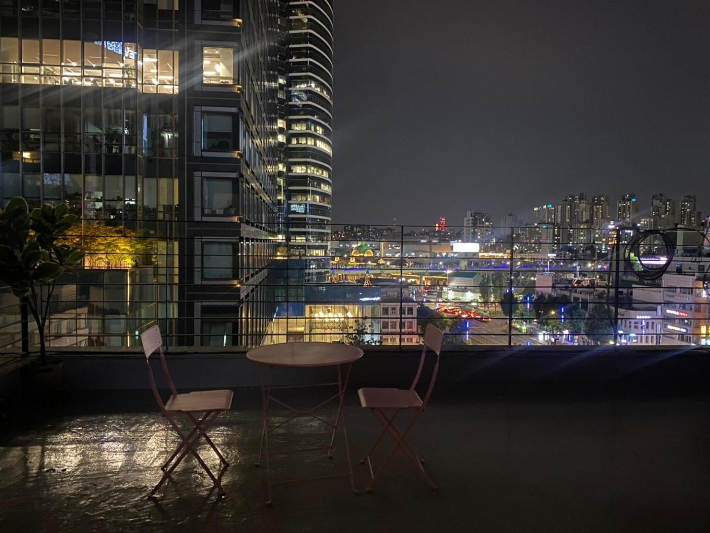 Hotel Less Seoul Bagian luar foto